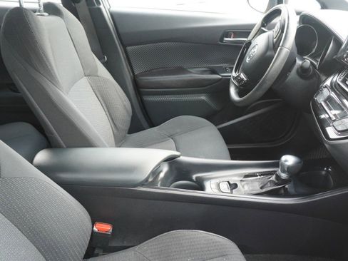 Used 2018 Toyota C-HR XLE image 6