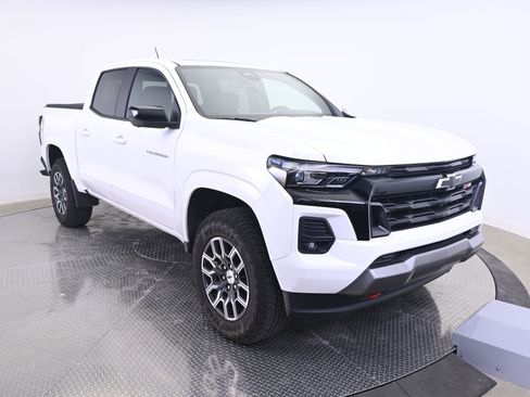 Used 2026 Chevrolet Colorado Z71 w/ Technology Package AWD/4WD image 9