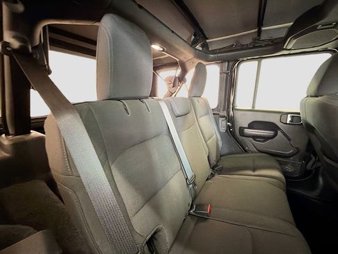 Used 2018 Jeep Wrangler Unlimited Sport S image 28