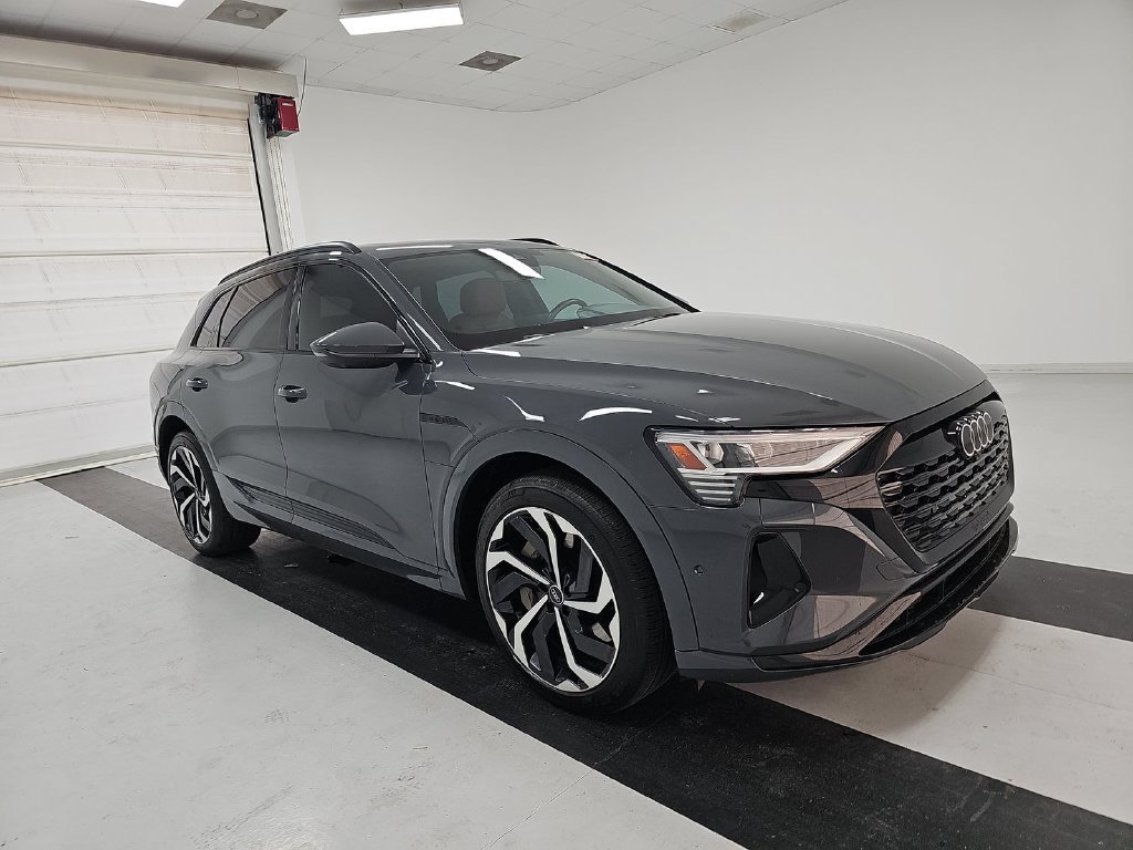 Used 2024 Audi Q8 e-tron Premium Plus w/ Premium Plus Package AWD/4WD image 2