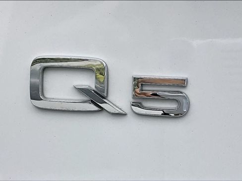 Used 2022 Audi Q5 2.0T Premium w/ Convenience Package AWD/4WD image 33