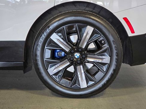 Used 2024 BMW iX xDrive50 w/ Premium Package AWD/4WD image 8
