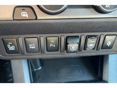 Used 2019 Toyota Tacoma TRD Off-Road w/ Technology Package RWD image 30
