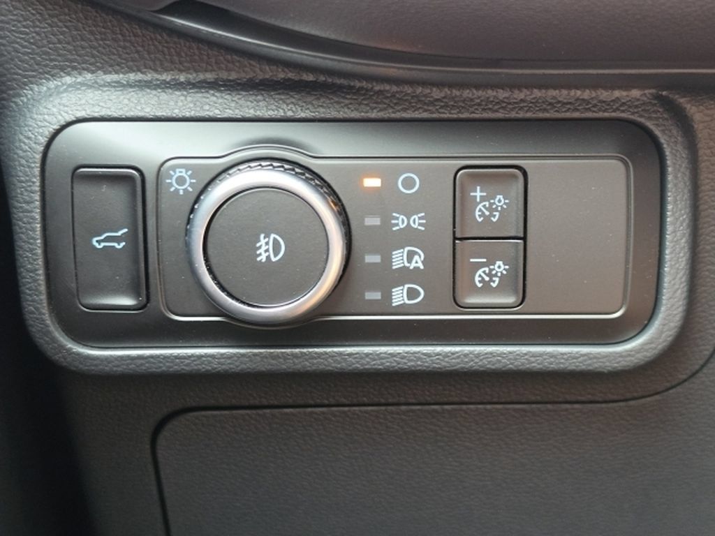 Used 2025 Ford Explorer Platinum AWD/4WD image 18