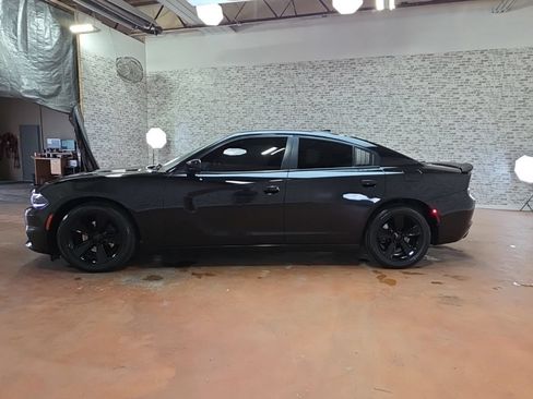 Used 2018 Dodge Charger SXT Plus RWD image 4