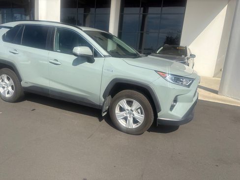 Used 2020 Toyota RAV4 XLE w/ Convenience Package AWD/4WD image 10