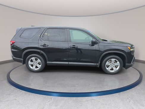Used 2023 Honda Pilot LX image 4