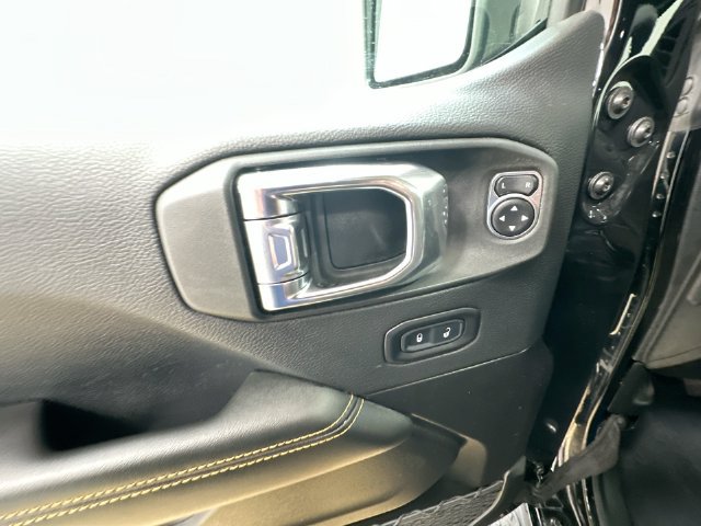 Used 2025 Jeep Gladiator Sport AWD/4WD image 17
