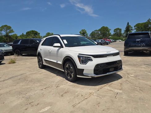 New 2026 Kia Niro Wind FWD image 2