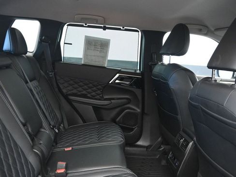 Used 2023 Mitsubishi Outlander SEL image 13