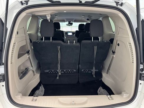Used 2023 Chrysler Voyager LX FWD image 21