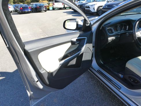 Used 2016 Volvo S60 T5 Premier w/ Convenience Package image 13