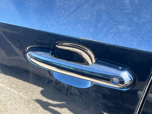 Used 2021 Toyota RAV4 XLE Premium image 7