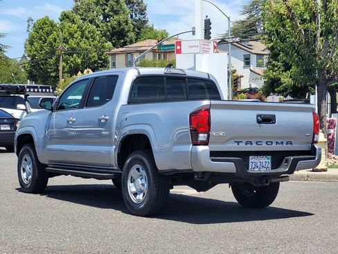 Certified 2018 Toyota Tacoma SR w/ SR Convenience Package AWD/4WD image 8