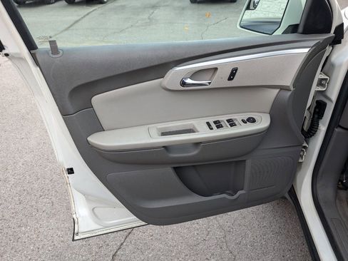 Used 2011 Chevrolet Traverse LT image 11