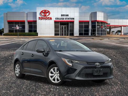 Used 2021 Toyota Corolla LE image 1
