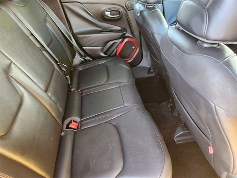 Used 2016 Jeep Renegade Trailhawk w/ Premium Trailhawk Package image 19