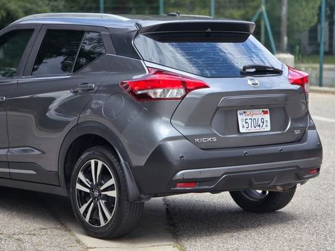Used 2020 Nissan Kicks SR w/ SR Premium Package FWD image 13