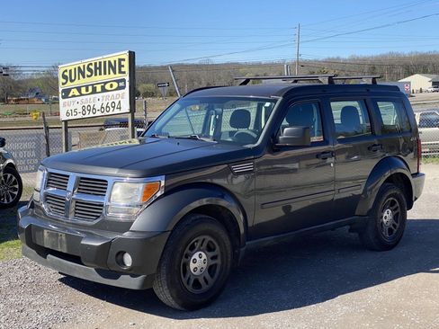 Used 2011 Dodge Nitro SE image 2