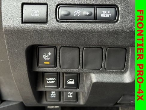 Used 2022 Nissan Frontier PRO-4X w/ Technology Package image 22