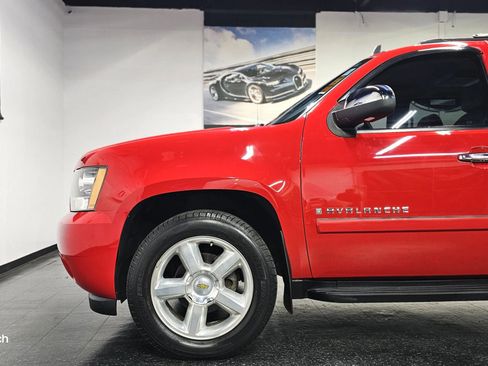 Used 2007 Chevrolet Avalanche LTZ w/ LTZ Preferred Equipment Group AWD/4WD image 14