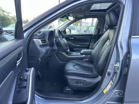 Used 2023 Toyota Highlander XLE image 19