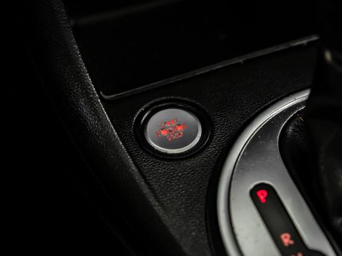 Used 2013 Volkswagen Beetle 2.0T image 15