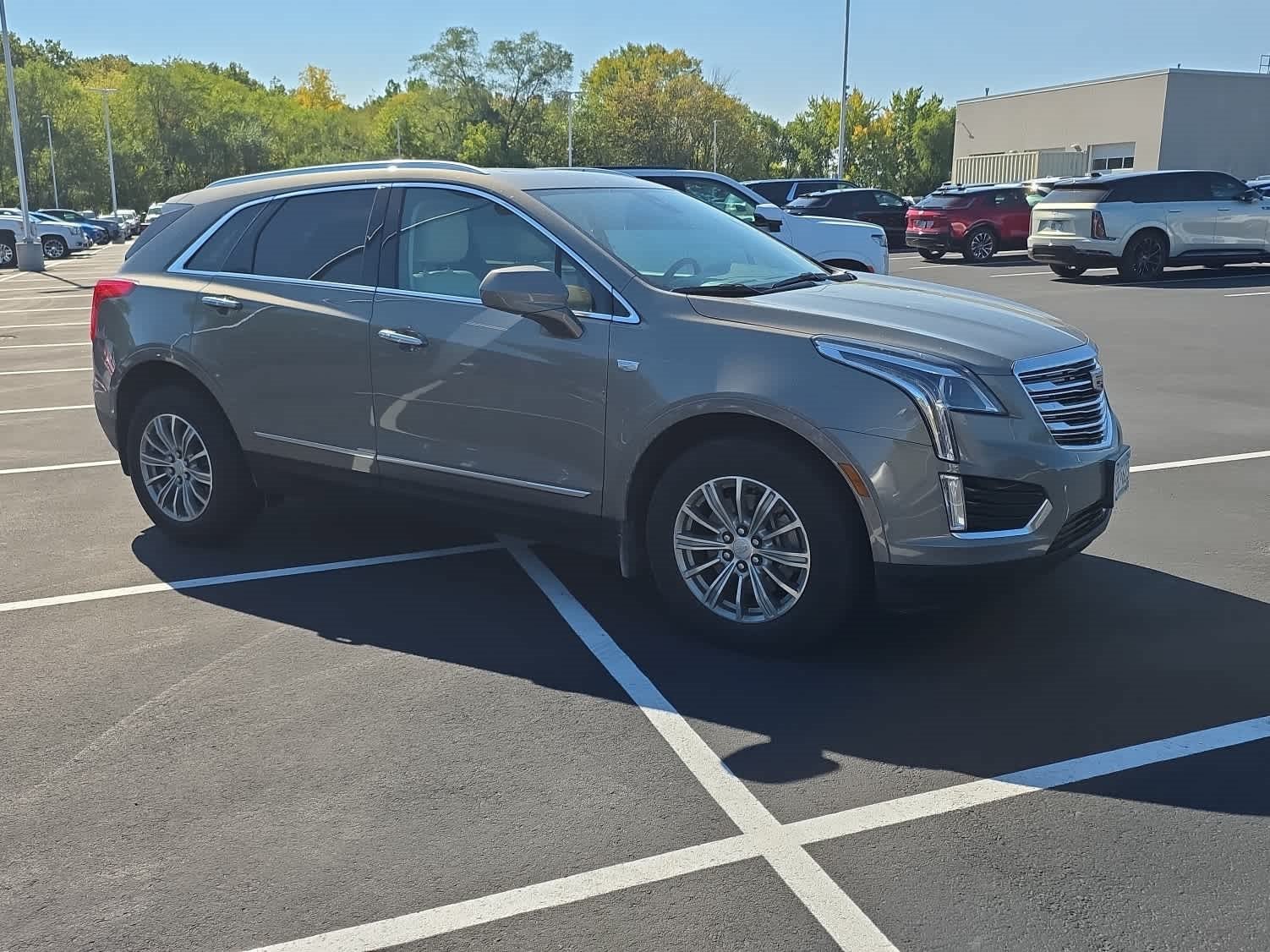 Used 2017 Cadillac XT5 Luxury w/ Driver Awareness Package AWD/4WD image 2