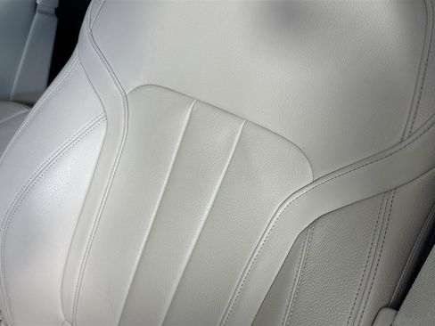 Used 2022 BMW 740i w/ Interior Design Package image 20