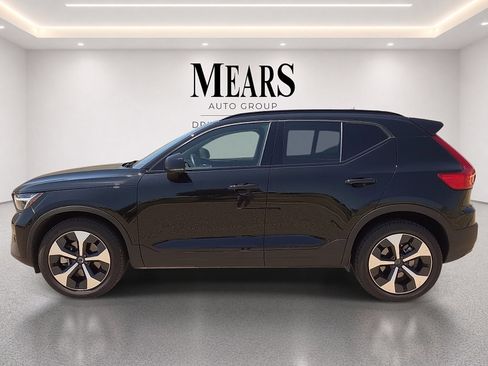 Certified 2026 Volvo XC40 B5 Plus AWD/4WD image 3