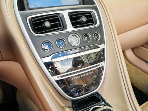 Used 2019 Aston Martin DB11 Volante image 56