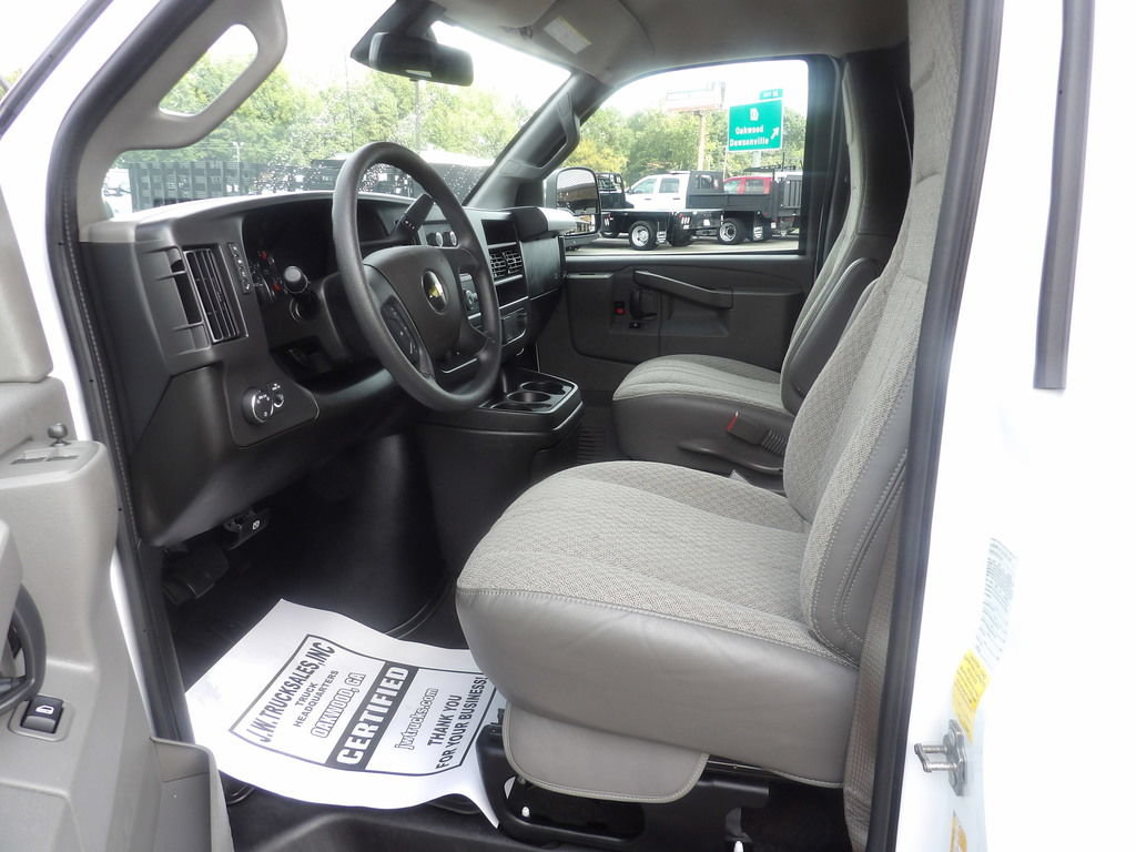 Used 2025 Chevrolet Express 3500 LT w/ LT Preferred Equipment Group RWD image 16