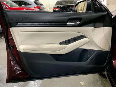 Used 2024 Nissan Altima 2.5 SV image 22