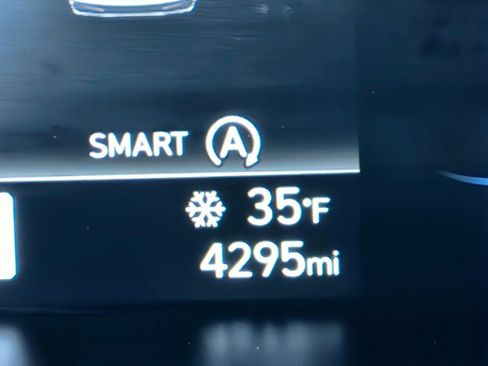 Certified 2025 Hyundai Elantra SE image 29