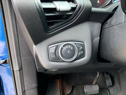 Used 2017 Ford Escape SE w/ SE Sport Appearance Package image 32