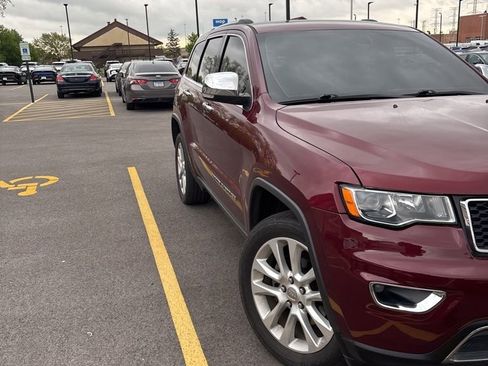 Used 2017 Jeep Grand Cherokee Limited AWD/4WD image 3