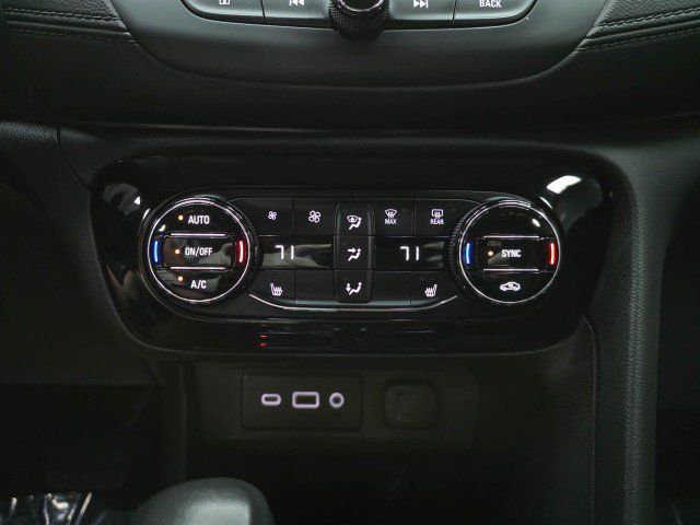 Used 2022 Buick Encore GX Essence FWD image 27