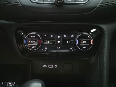 Used 2022 Buick Encore GX Essence FWD image 27