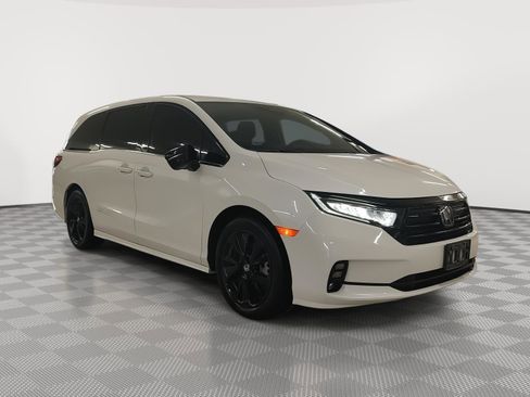 Used 2023 Honda Odyssey Sport image 4