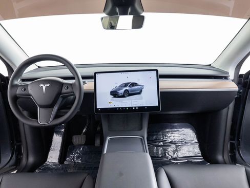 Used 2025 Tesla Model Y Long Range image 31