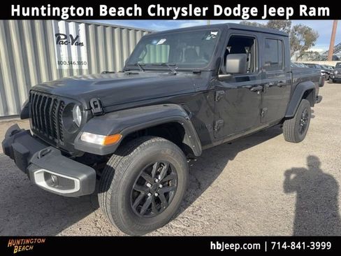 Used 2021 Jeep Gladiator Sport AWD/4WD image 1