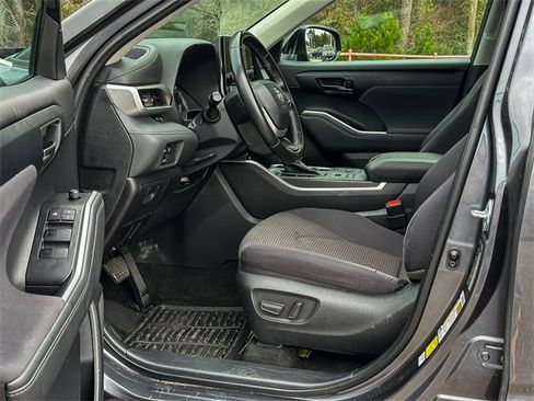 Certified 2023 Toyota Highlander LE image 10