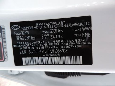 Used 2021 Hyundai Elantra Limited image 14