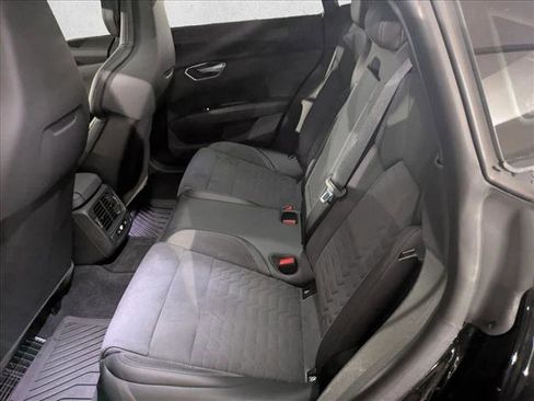 Used 2022 Audi e-tron GT Premium Plus image 19