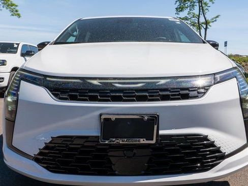 New 2027 Chrysler Pacifica Select FWD image 3