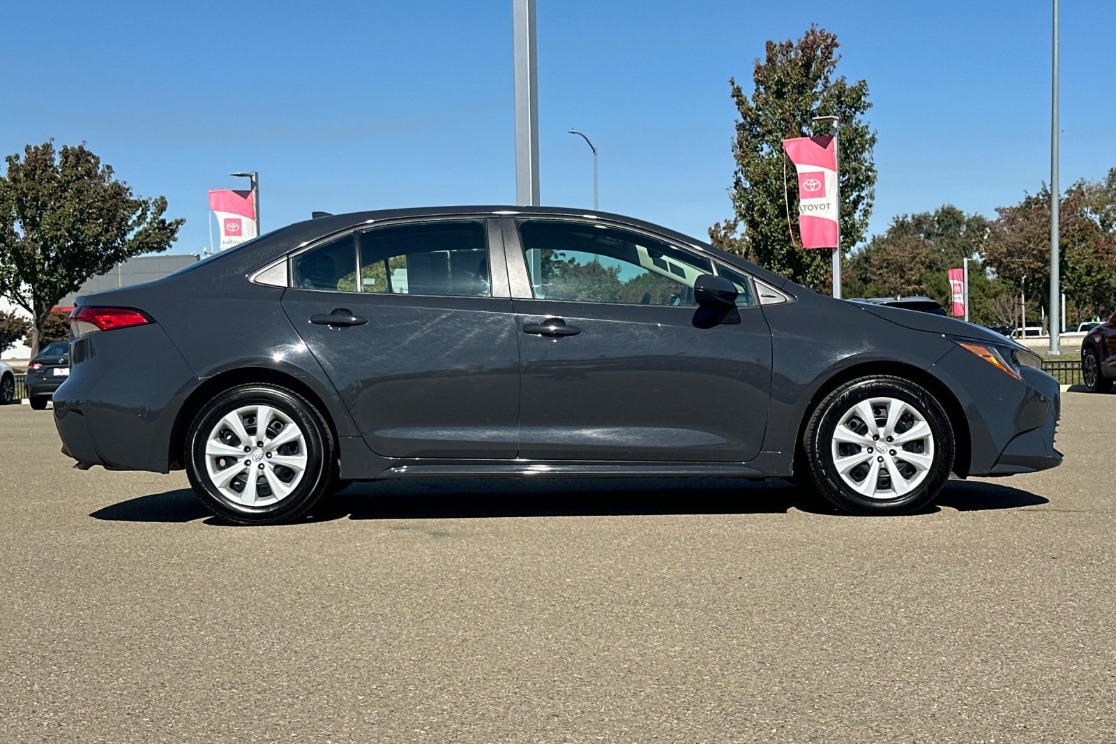 Used 2024 Toyota Corolla LE FWD image 3