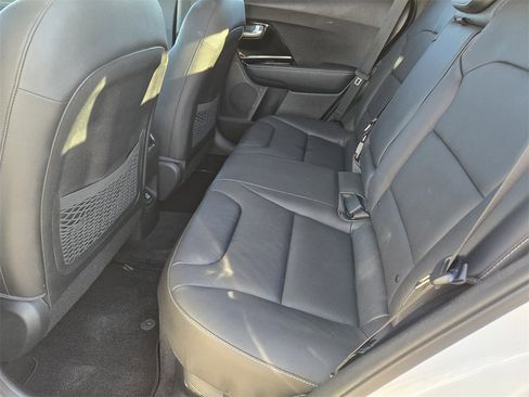 Used 2018 Kia Niro Touring image 29