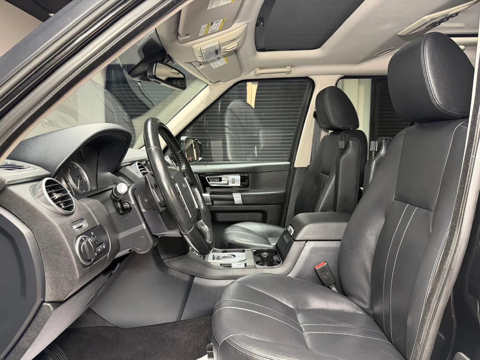 Used 2015 Land Rover LR4 HSE AWD/4WD image 33