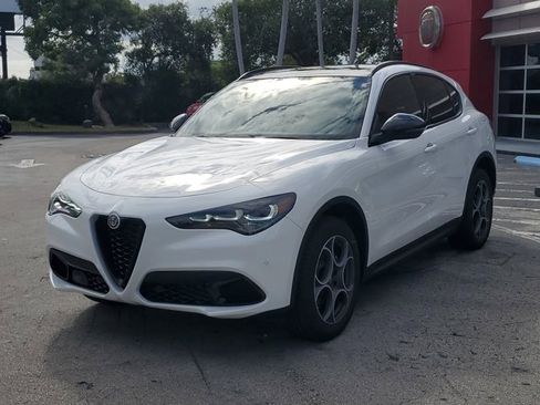 New 2025 Alfa Romeo Stelvio Sprint w/ Convenience Package image 2