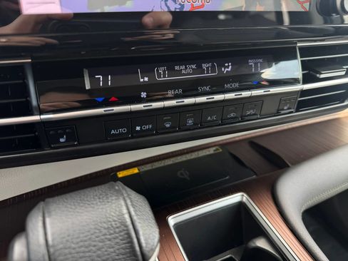 Used 2021 Toyota Sienna XLE w/ XLE Plus Package AWD/4WD image 39